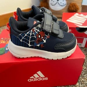 ADIDAS X MARVEL SpiderMan size 4 toddler